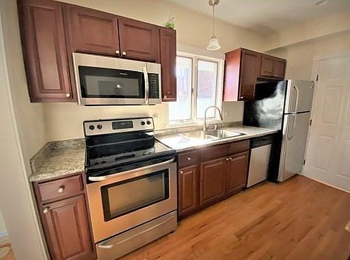 3rd image of 30 Houghton Ct