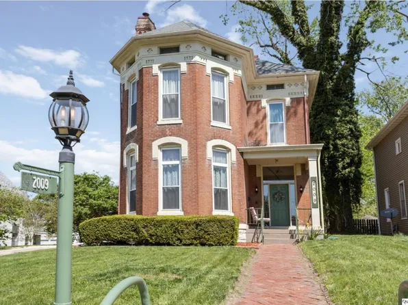 2009 Hampshire St, Quincy, IL 62301