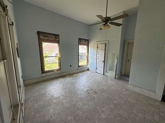 2nd image of 716 E Main St