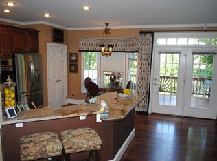 1813 Fallbrook Ln, Vienna, VA 22182