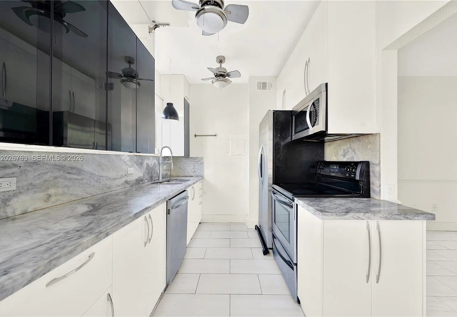 2 bed, 2.0 bath, 790 sqft, $3,100 — Photo 2