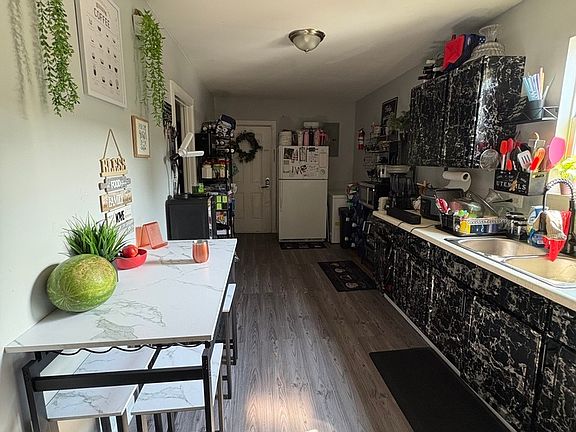 5th image of 253 W 43rd St