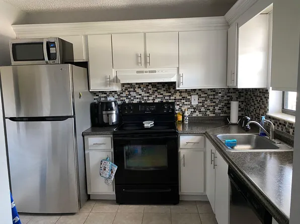 9235 SW 8th St, Boca Raton, FL
