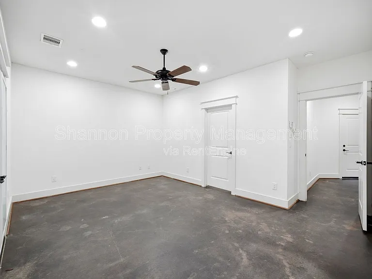 2323 Sperber Ln — Photo 11