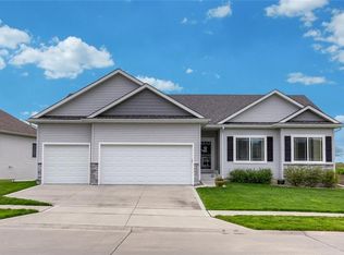 1120 Juniper Dr, Carlisle, IA 50047