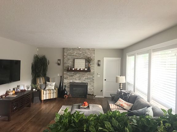 New hardwood & fireplace 