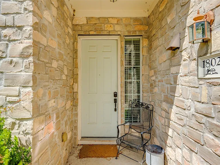 1802 Village Oak Ct — Photo 31