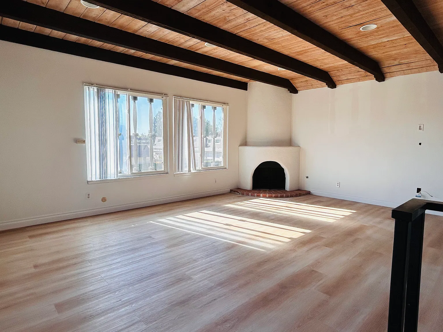 4 bed, 2166 sqft, $4,700 — Photo 2