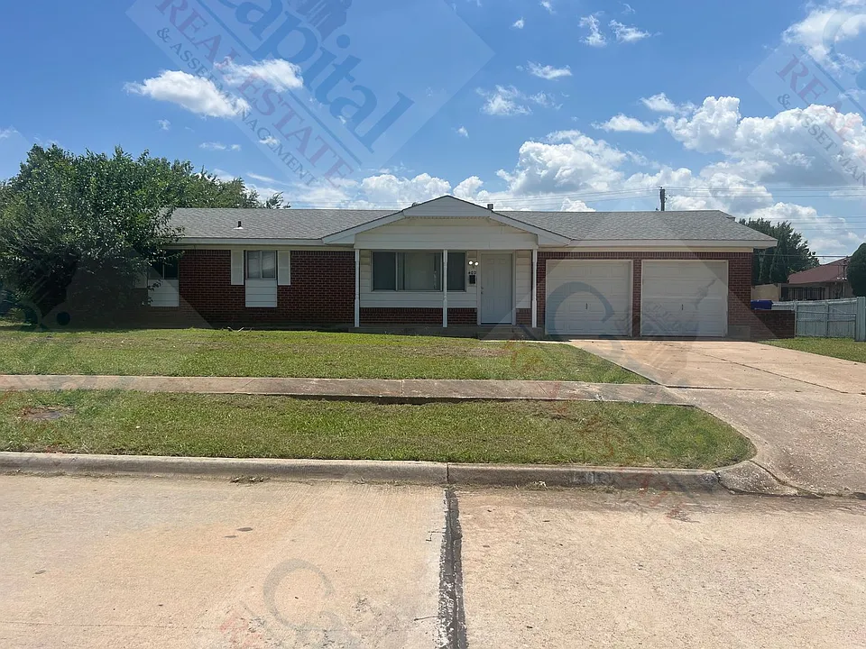 402 W Curtis Dr