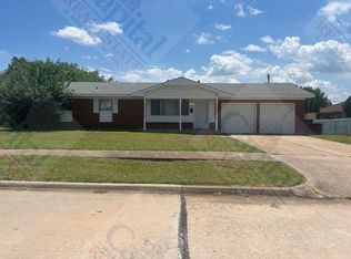 402 W Curtis Dr, Midwest City, OK 73110