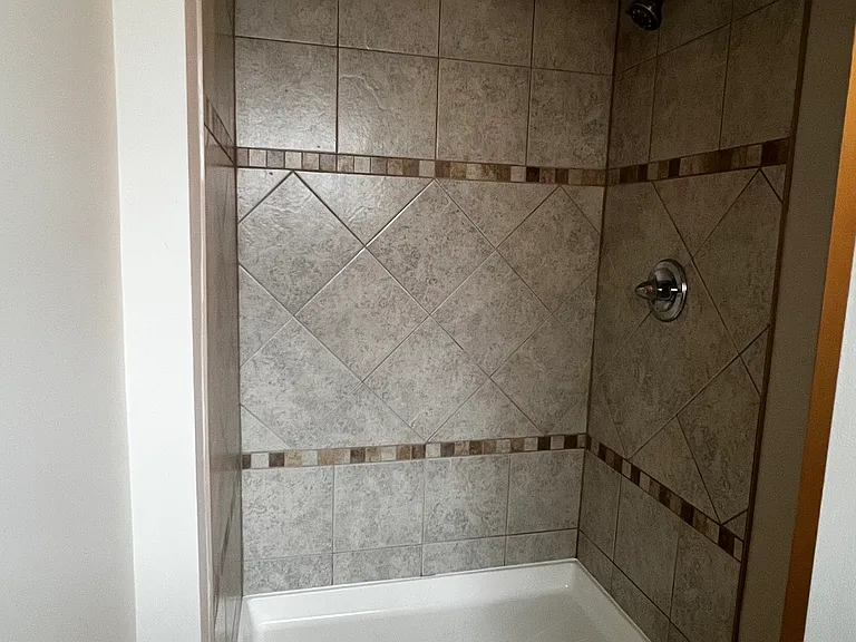Marian Dr — Photo 8