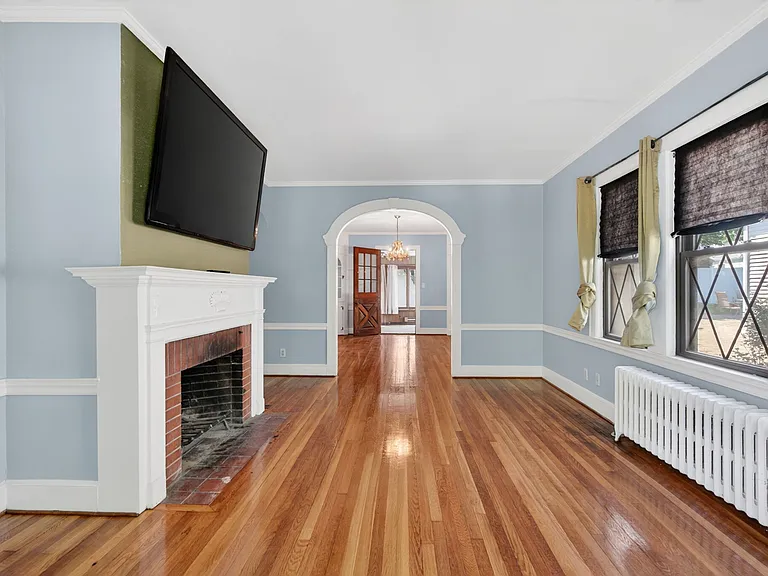 28 Thurlow Ave — Photo 5