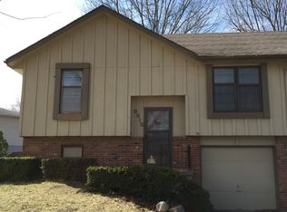 8912 Caenen Lake Rd, Lenexa, KS 66215