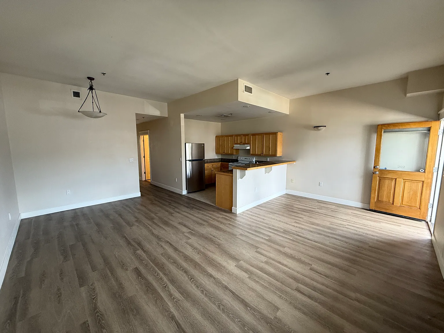 2 bed, 1053 sqft, $2,700 — Photo 3
