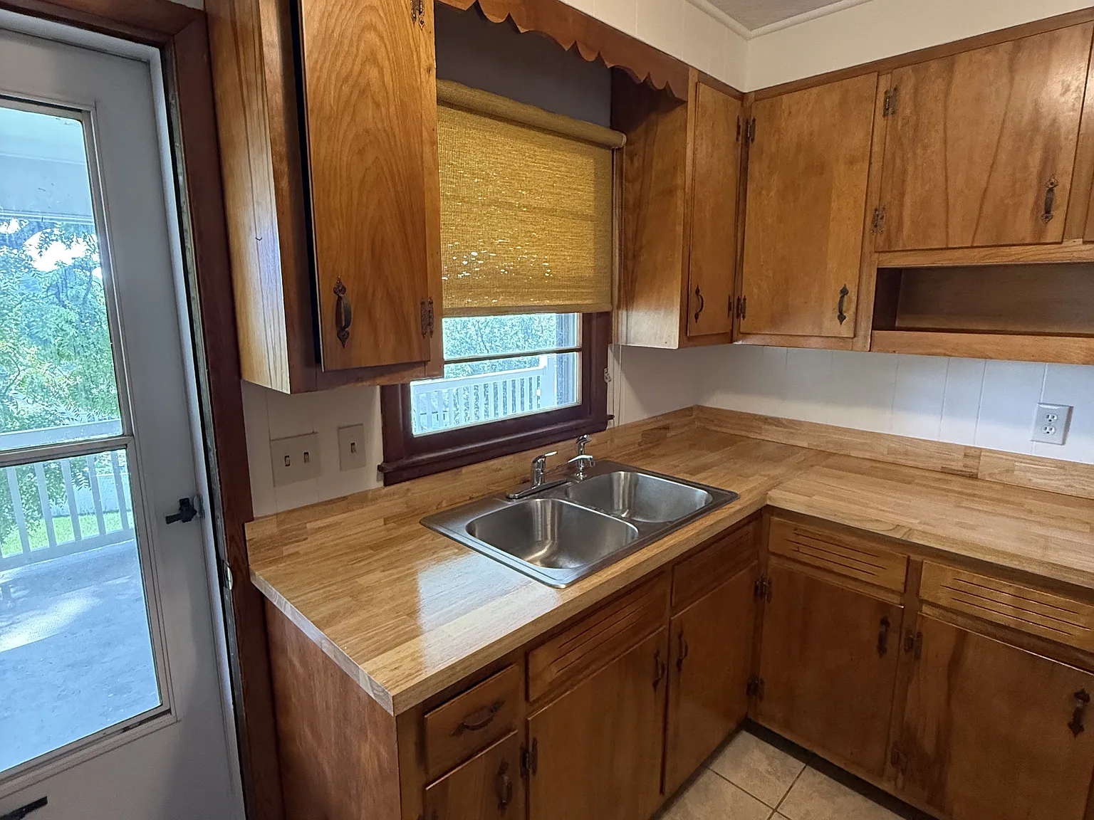 2 bed, 1100 sqft, $1,600 — Photo 2