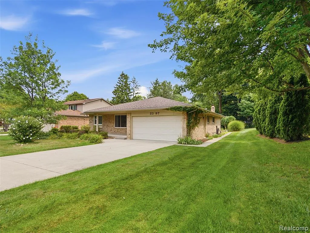 3 bed, 2.5 bath, 2796 sqft, $3,000 — Photo 3