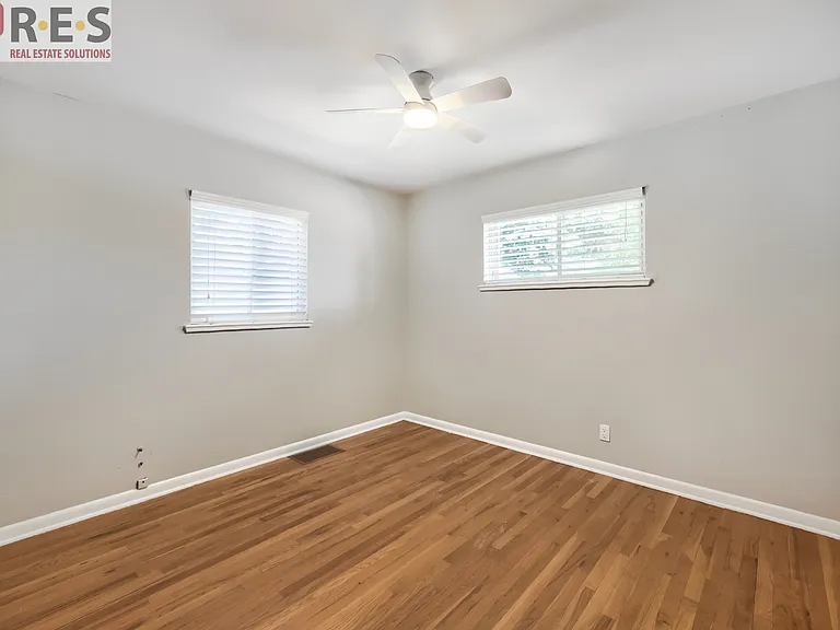 3201 S Holly St — Photo 10