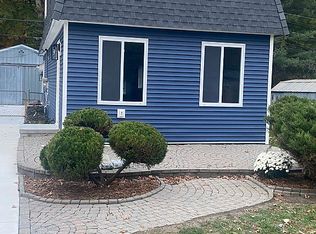 9246 Island Dr, Clay, MI