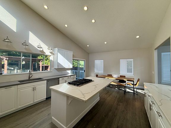 Open concept kitchen, lots of light