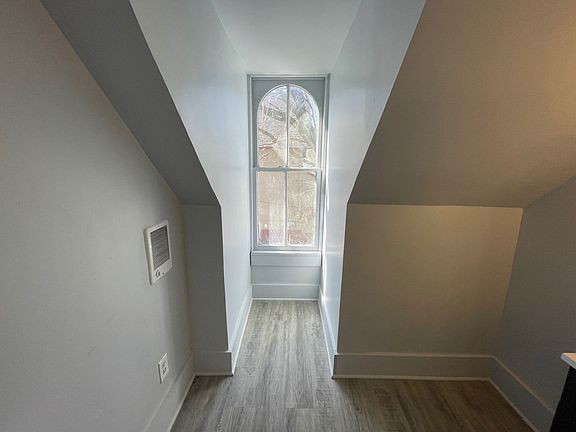 5th image of 224 Tinkler St #4