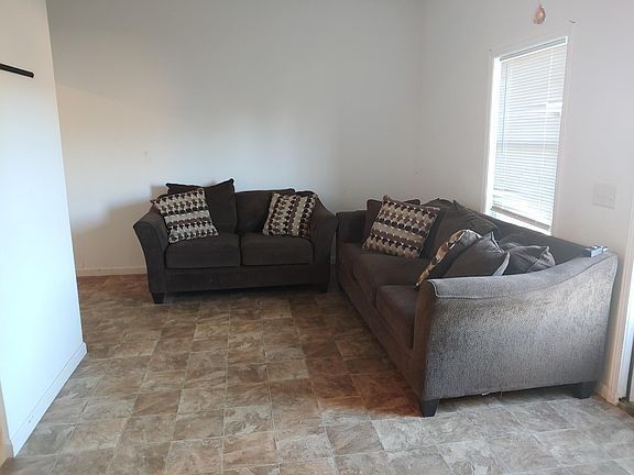 3rd image of 541 Bear Tooth Ln