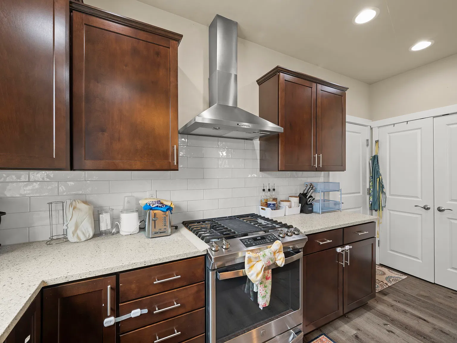 5 bed, 2441 sqft, $6,500 — Photo 2
