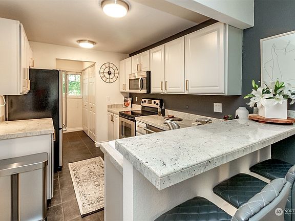 4th image of 12642 100th Ln NE Unit E