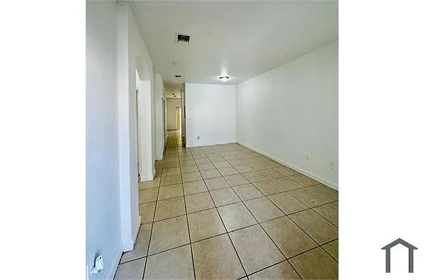 Building Photo - 1652 SE 28th St #105