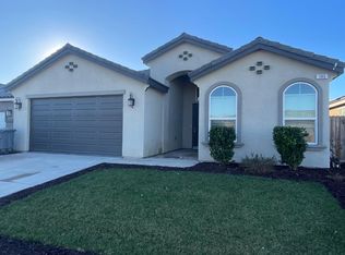 105 N Walnut Ave, Kerman, CA 93630