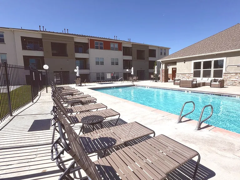 Hawthorne Gardens Apartments — Photo 18