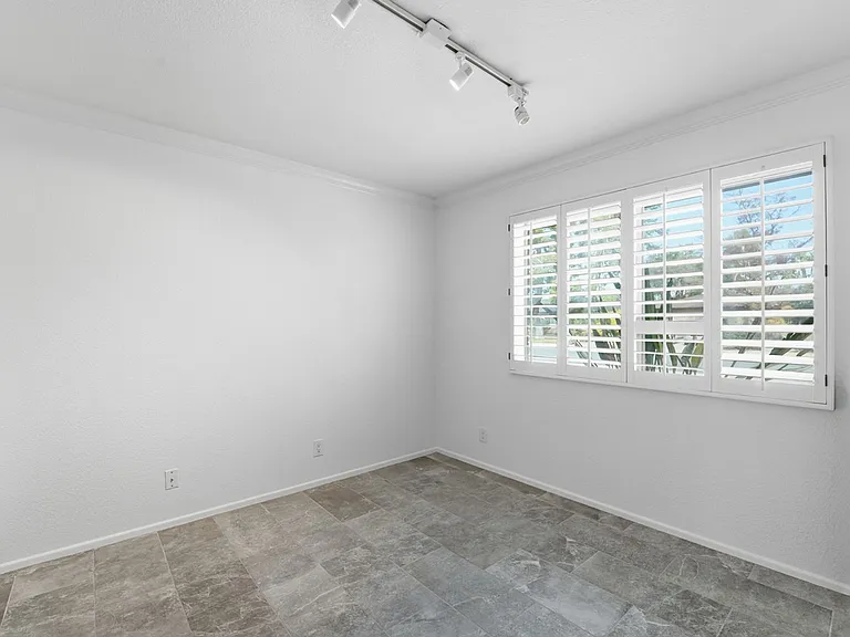 2051 E Hermosa Dr — Photo 31