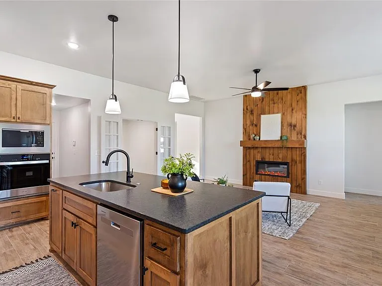 5008 Misty Wood Ln — Photo 8