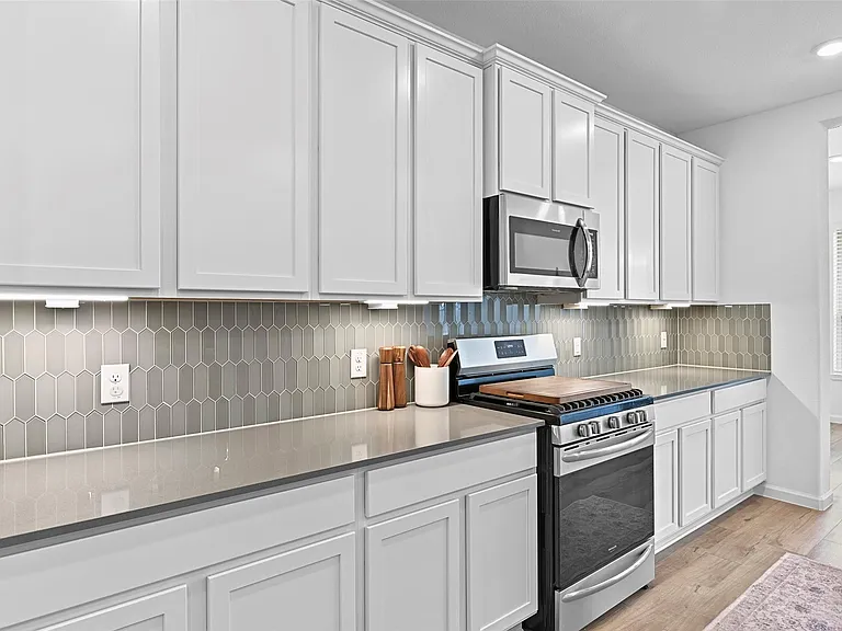 805 Westwood Dr — Photo 6