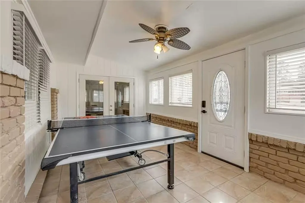 3 bed, 2.0 bath, 1645 sqft, $3,200 — Photo 3