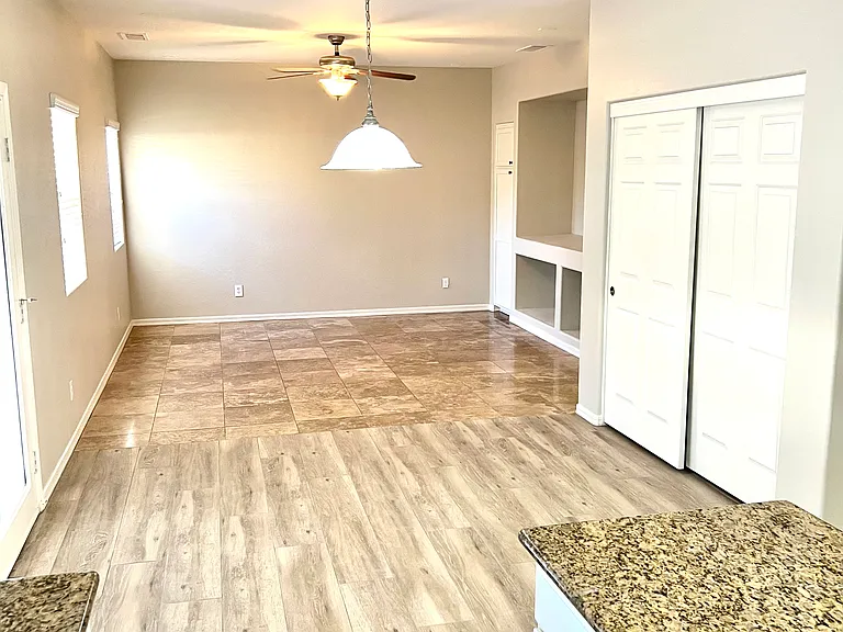 18606 W Sunnyslope Ln — Photo 5