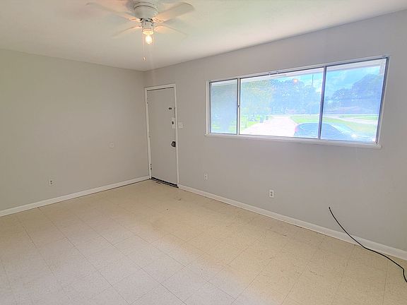 3rd image of 3406 Black Lake Cir