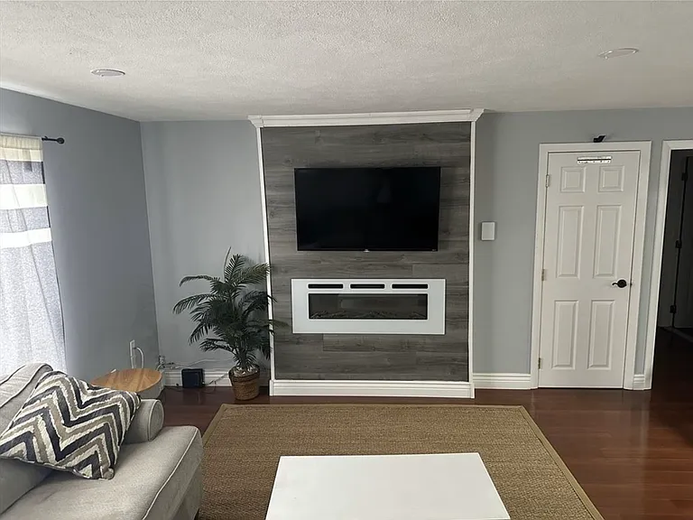 18 Washington St #7 — Photo 8