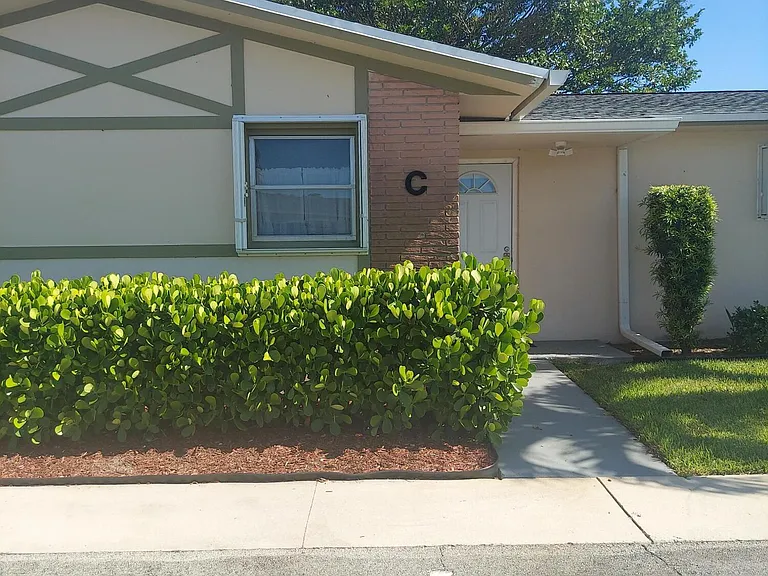 2590 Barkley Dr E #C — Photo 4