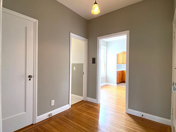 3rd image of 1865 Oak St #6