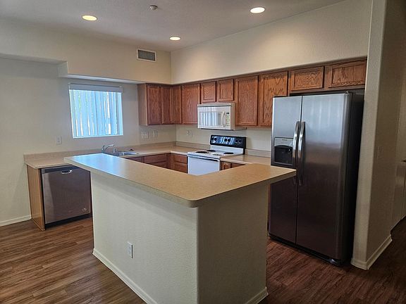 4th image of 1765 Central Ave #401-1