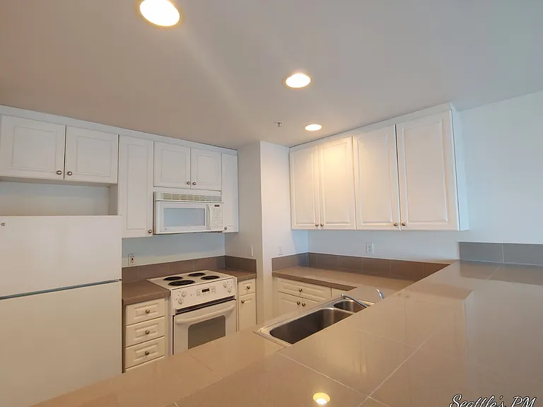 321 10th Ave S #607 — Photo 14