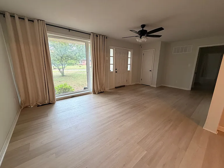 527 Katherine Ave — Photo 2