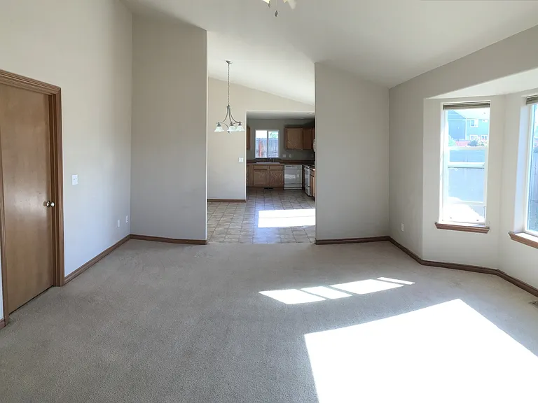 107 Annie Pl — Photo 2