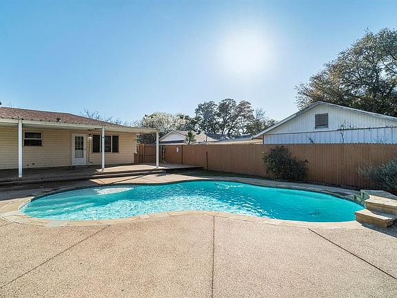 3rd image of 7804 Gaston Ave