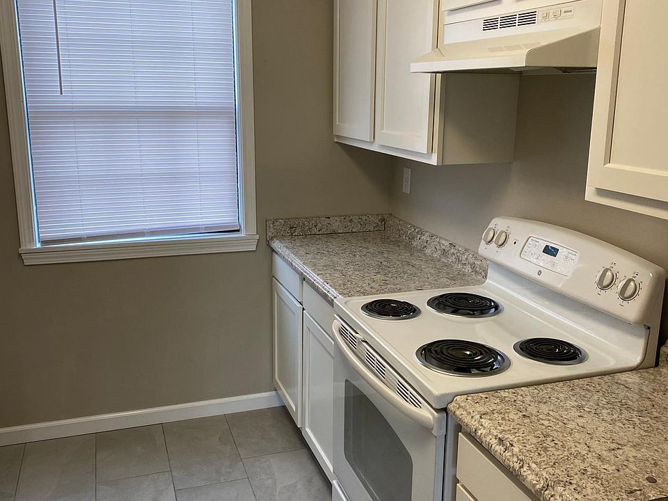 2nd image of 398 Windsor Park Dr