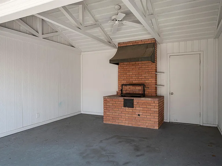 6814 Pemberton Dr — Photo 20