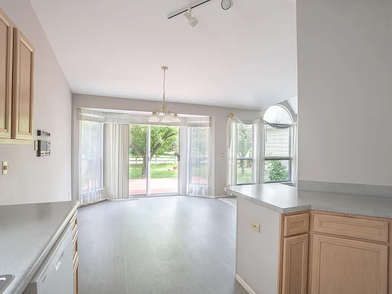 16944 Hickory Crest Dr — Photo 8