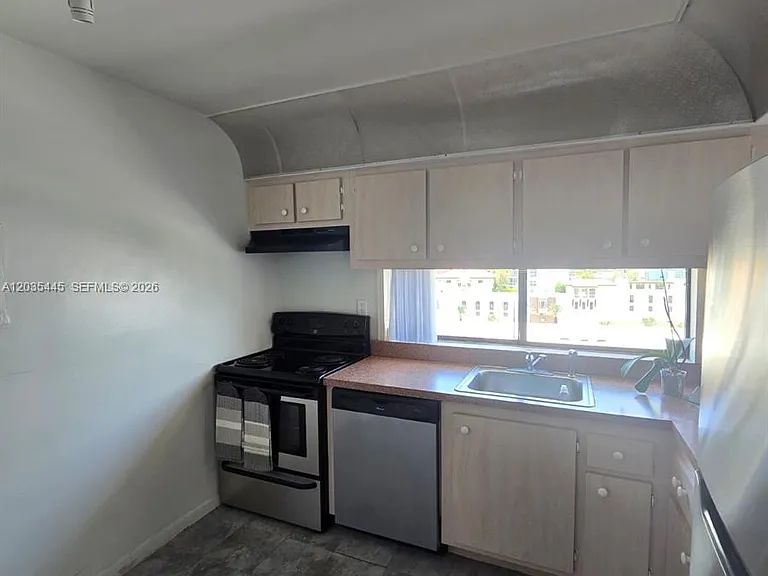 16909 N Bay Rd #1020 — Photo 20