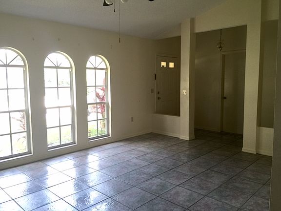 3rd image of 526 Gainsboro St