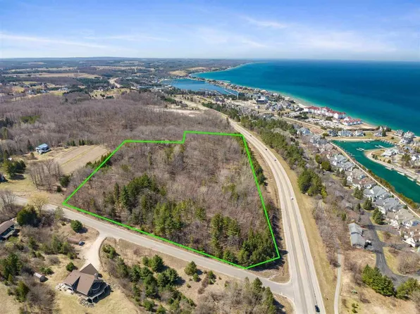 Blackbird Rd, Petoskey, MI 49770